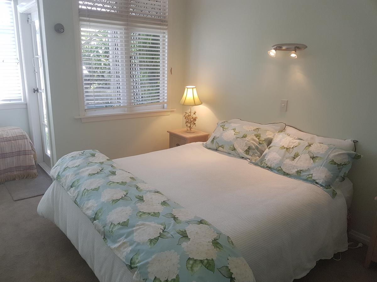 Habitación con cama extragrande.