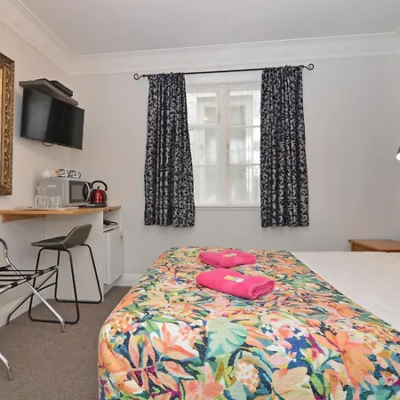 Richmond Guest House-3